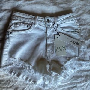 ZARA White Hi Rise, Cut Off Shorts, Size 4 (36)- NWT